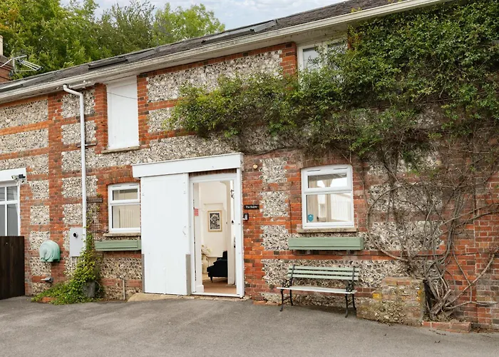 The Stable—Historic Property In Downwood Vineyard