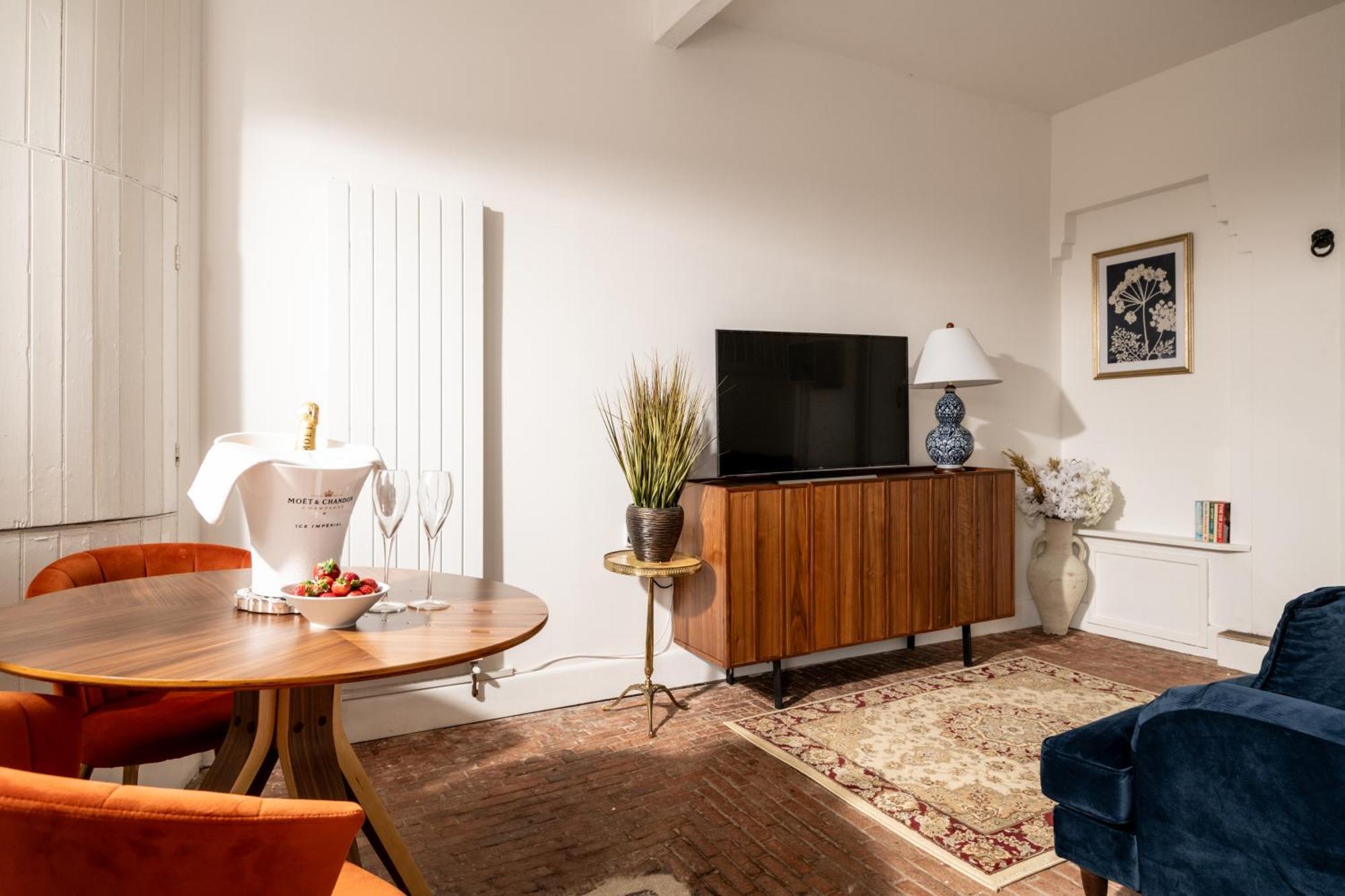 The Stable—historic In Downwood Vineyard Holiday home Blandford Forum